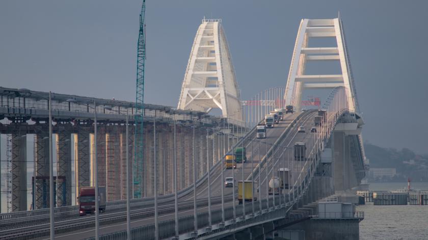 На Крымский мост повесили замок На Крымский мост повесили замок