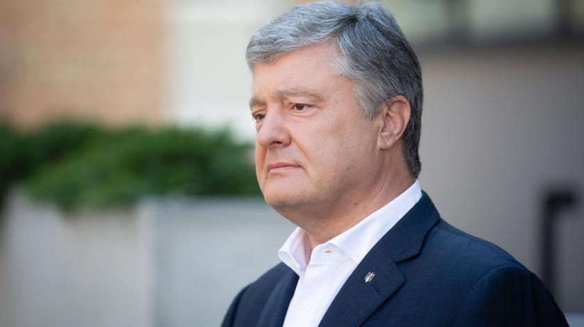 "Взгляд побежденного": Порошенко обсмеяли после приема президента Украины "Взгляд побежденного": Порошенко обсмеяли после приема президента Украины