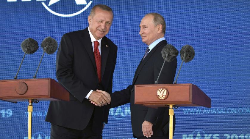 "Заплачу, конечно": Путин угостил Эрдогана мороженым "Заплачу, конечно": Путин угостил Эрдогана мороженым