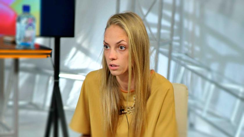 "Грациозная лань": звезда Comedy Woman разделась у изгороди "Грациозная лань": звезда Comedy Woman разделась у изгороди