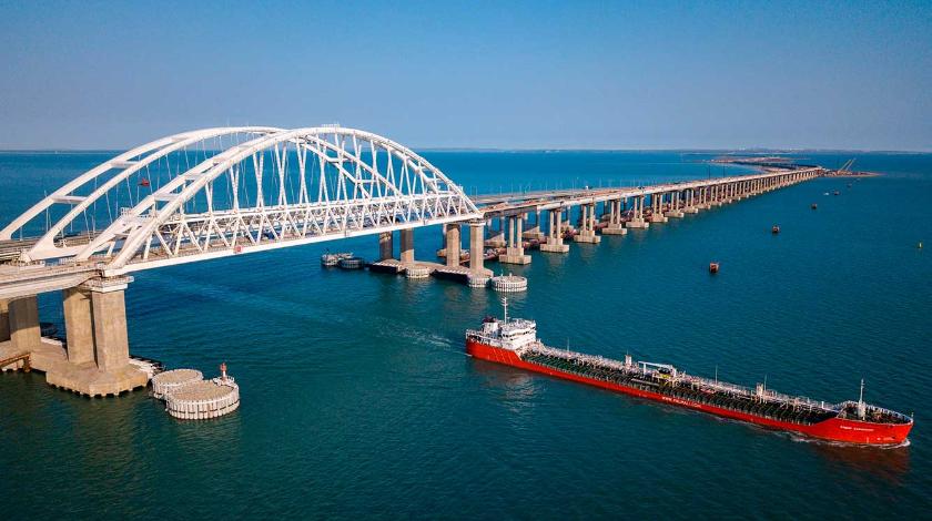 "Уничтожит все на пути": просевший Крымский мост назвали причиной катастрофы