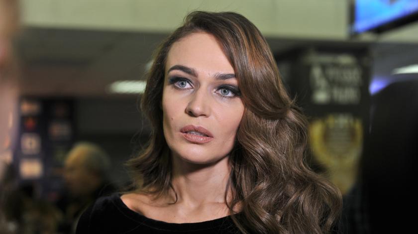 "Горячий секс": Водонаева на улице пощупала ягодицы "Горячий секс": Водонаева на улице пощупала ягодицы