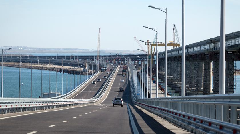 Крымский мост провалился и уплыл Крымский мост провалился и уплыл
