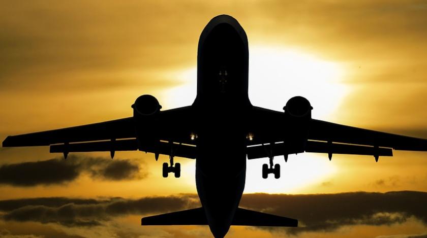 Опасный рейс: в Тюмени из самолета вывели пьяного пилота 