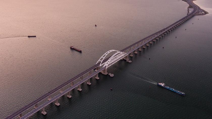 Крымский мост уходит на дно