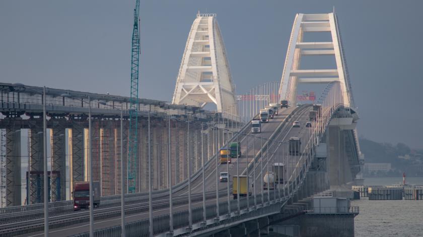 Три огромные бомбы: Крымский мост оцепили