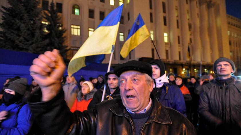 Украинцев огорчил теплый прием русских в Париже 