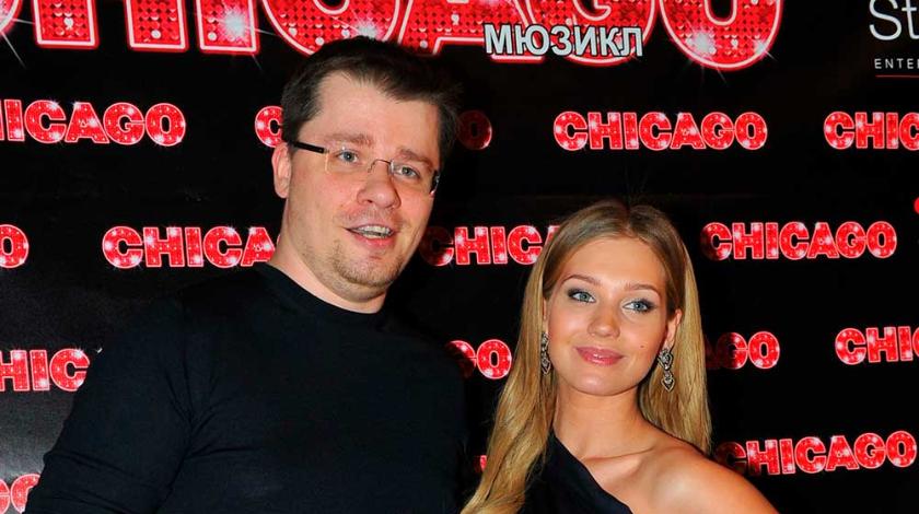 "Семейный снимок": Асмус развлеклась с двумя мужчинами "Семейный снимок": Асмус развлеклась с двумя мужчинами