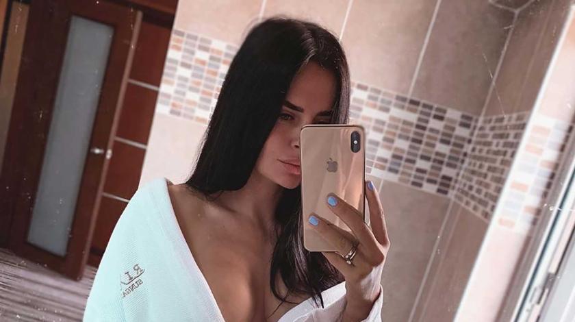 Звезда "Дома-2" устроила стриптиз на улице Звезда "Дома-2" устроила стриптиз на улице
