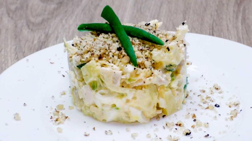 Изысканно и вкусно: пикантный салат с ананасами и курицей Изысканно и вкусно: пикантный салат с ананасами и курицей