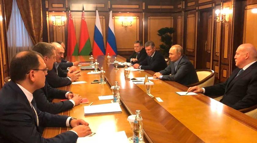 Лукашенко поболтал с Путиным о древних веках без нефти Лукашенко поболтал с Путиным о древних веках без нефти