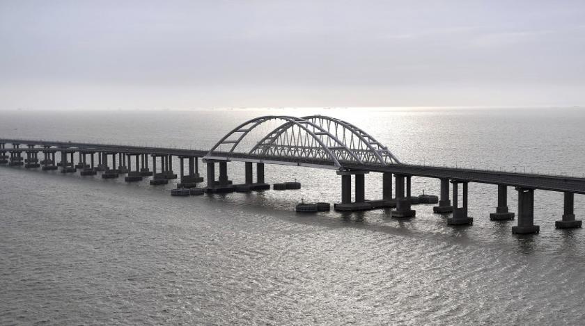 Огненные НЛО пролетели над Крымским мостом Огненные НЛО пролетели над Крымским мостом