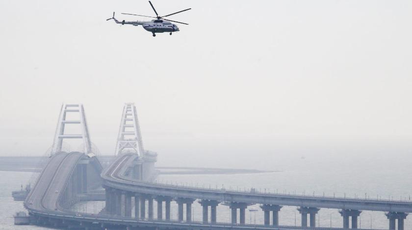 Водителям на Крымском мосту грозит опасность Водителям на Крымском мосту грозит опасность