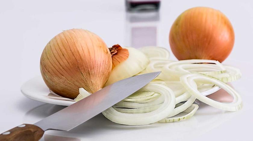 Хрустящие и аппетитные: рецепт закуски с луком и сыром Хрустящие и аппетитные: рецепт закуски с луком и сыром