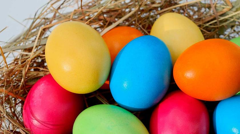 Как покрасить яйца своими руками: пищевые красители
