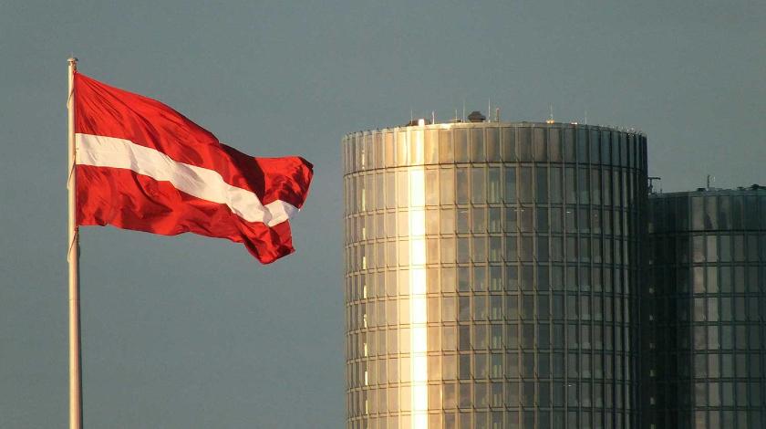 Латвия запретила использовать советские символы