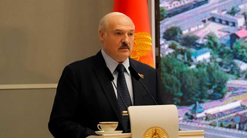 Лукашенко обидели слова оппозиционеров об "усатом таракане"