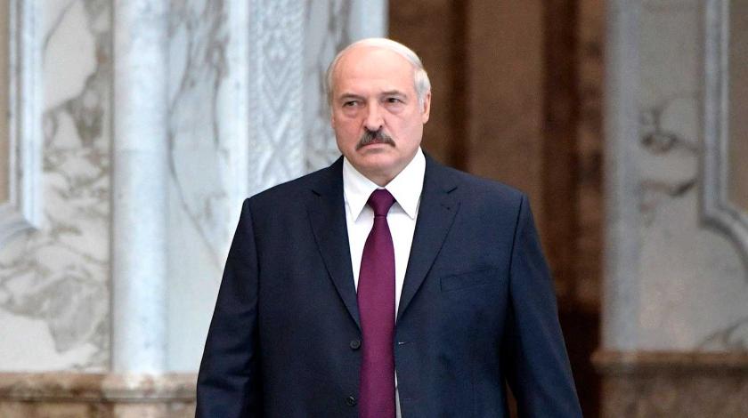 США с помощью Лукашенко пытаются построить "Берлинскую стену" на границе РФ