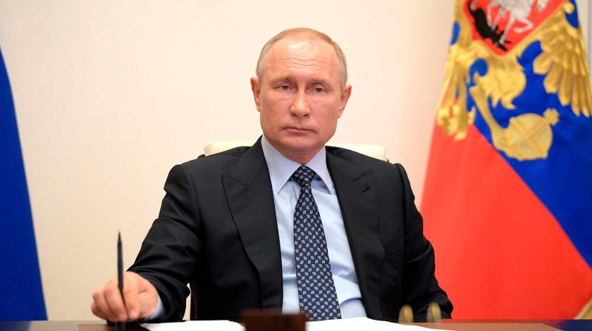 Путин заигрался с ручкой во время совещания