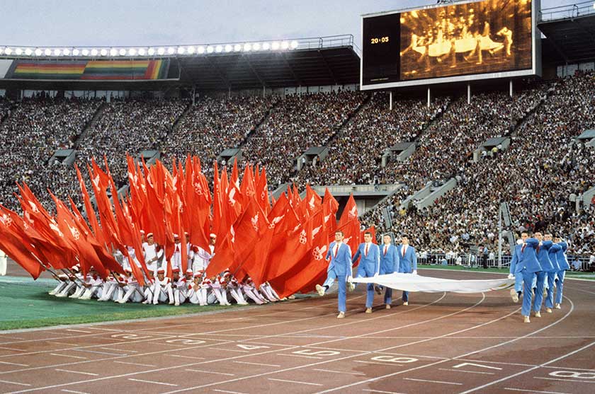 Прощание олимпийского. Лужники 1980 трибуны. Олимпийский факел 80 в Лужниках. Открытие олимпиады-80 в «Лужниках».