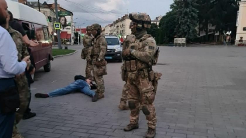 Спецназ Украины опоздал на сдачу террориста в Луцке