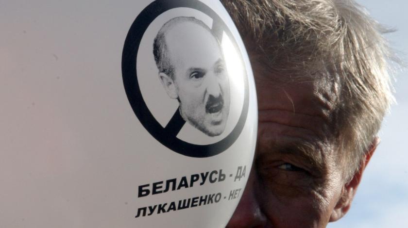 Оторвал пуговицы: Лукашенко поскандалил с милицией