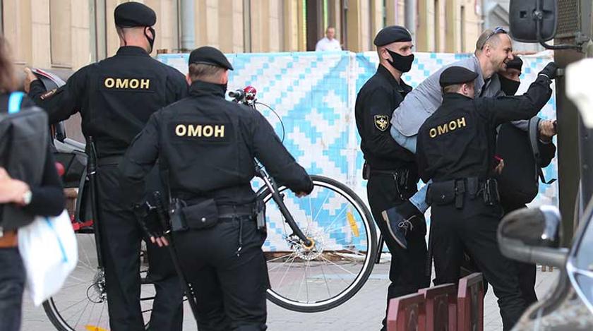 Тушите свет: в Минске после выборов начались столкновения - видео