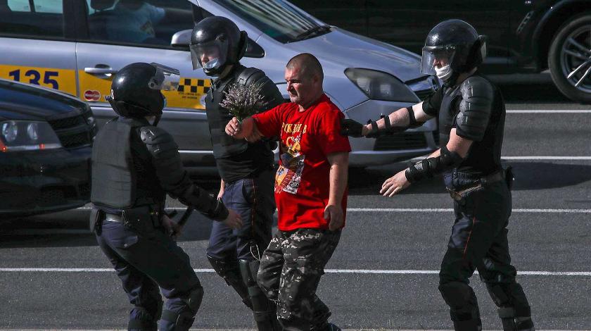 Провокаторы свозят в Белоруссию уголовников с Украины - политолог