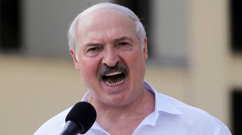 Лукашенко привел в полную боеготовность войска на западе Белоруссии