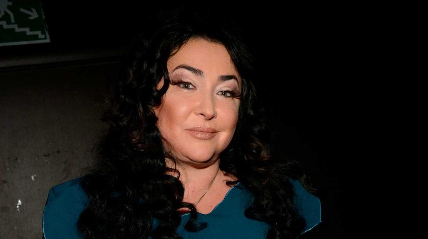 Истерические припадки Лолиты объяснили интимными проблемами