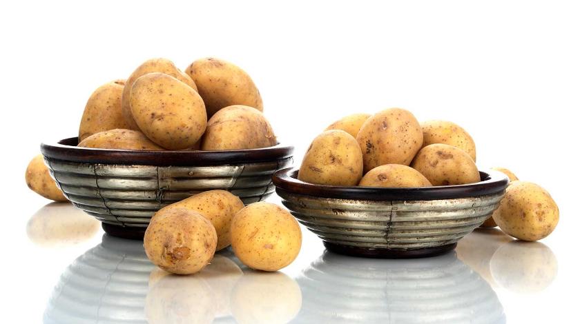 Картофельные гнезда с сочной начинкой: рецепт необычного горячего на Новый год 