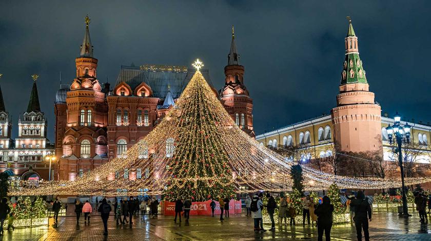 О сокращении новогодних праздников из-за 31 декабря высказались в Кремле