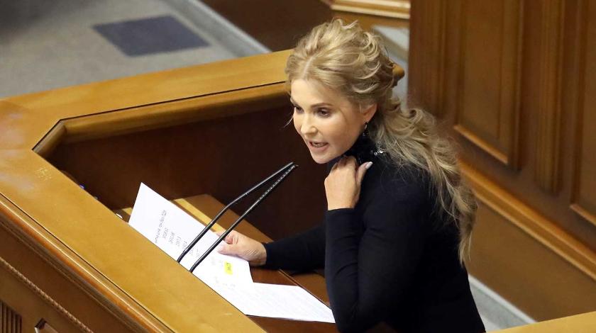 Тимошенко высмеяли за появление на заседании Рады в подделке "Прада"