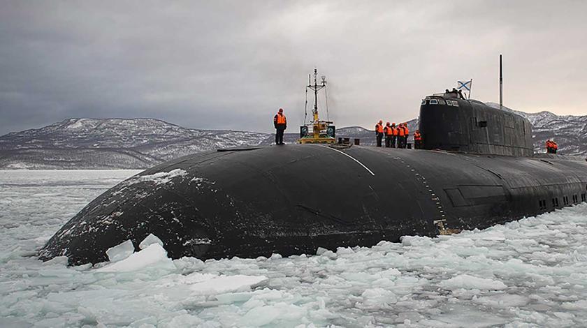 Всплытие подводной лодки в арктических льдах