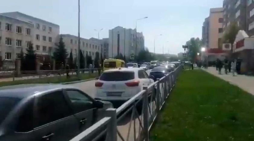 "Прогремел взрыв, началась стрельба": очевидцы о бойне в казанской школе