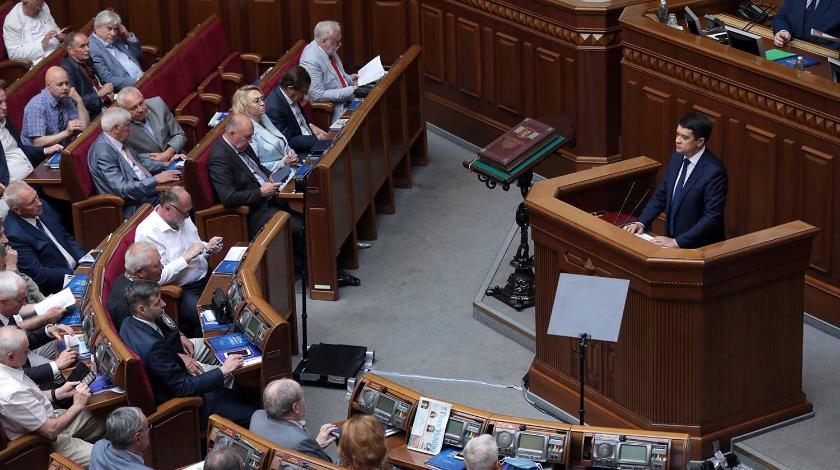 Спикер Рады посоветовал советнику Зеленского молчать о переименовании Украины