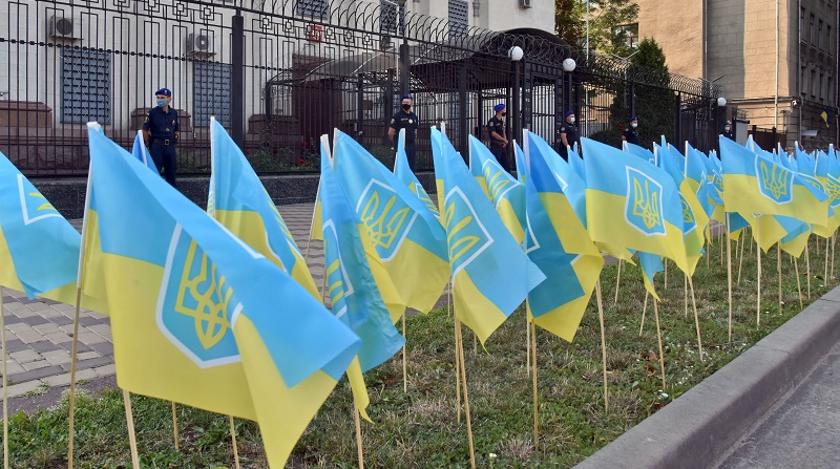 Киев хочет оказать гуманитарную помощь Крыму