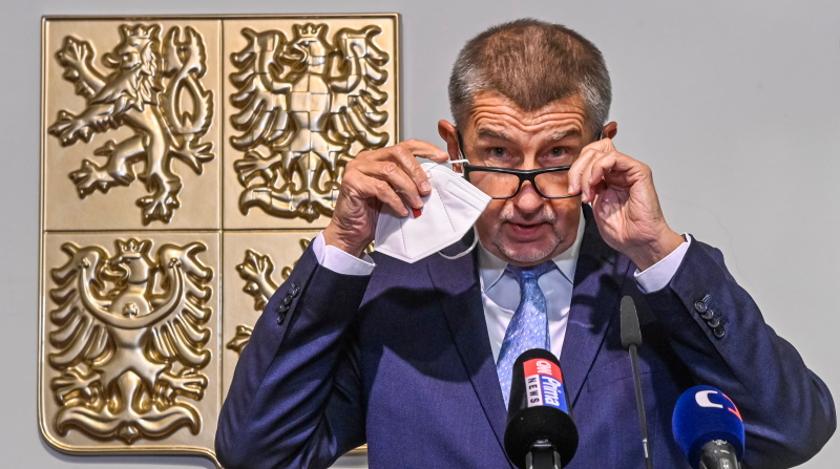 Президент Чехии решил свести счеты с отправлявшим его в отставку премьер-министром