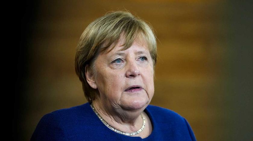 Меркель угрожает России новыми санкциями в случае агрессии в Донбассе