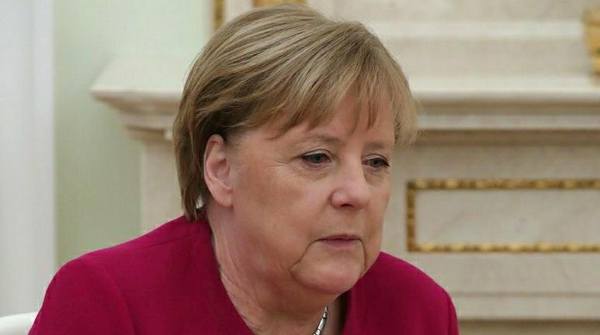 Перед уходом Меркель "подложила свинью" своему преемнику