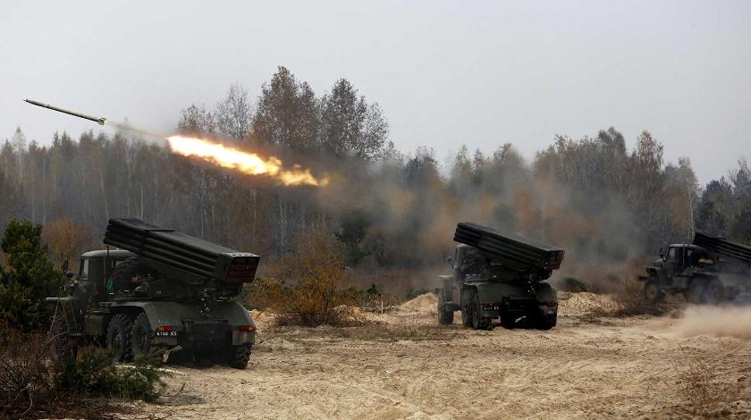 Украина устроила стрельбу из "Градов" у границы с Крымом