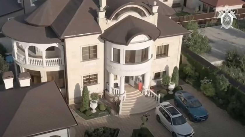 Гаишник с золотым унитазом: экс-главу ставропольского ГИБДД хотят лишить всей недвижимости