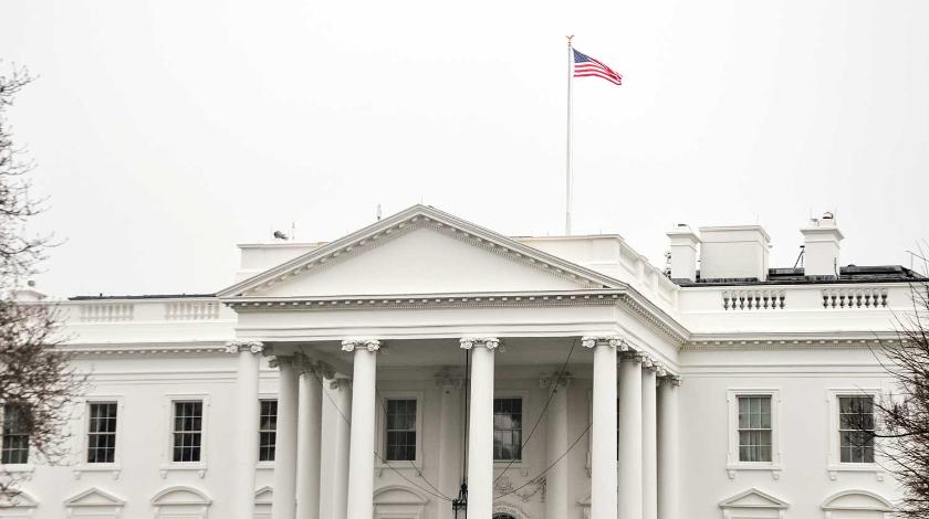 Президента США застукали за смыванием документов в унитаз