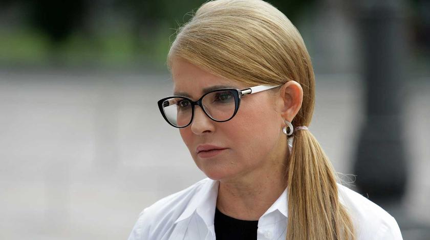 "Вставай, милая моя": Тимошенко рухнула на пол в эфире ток-шоу
