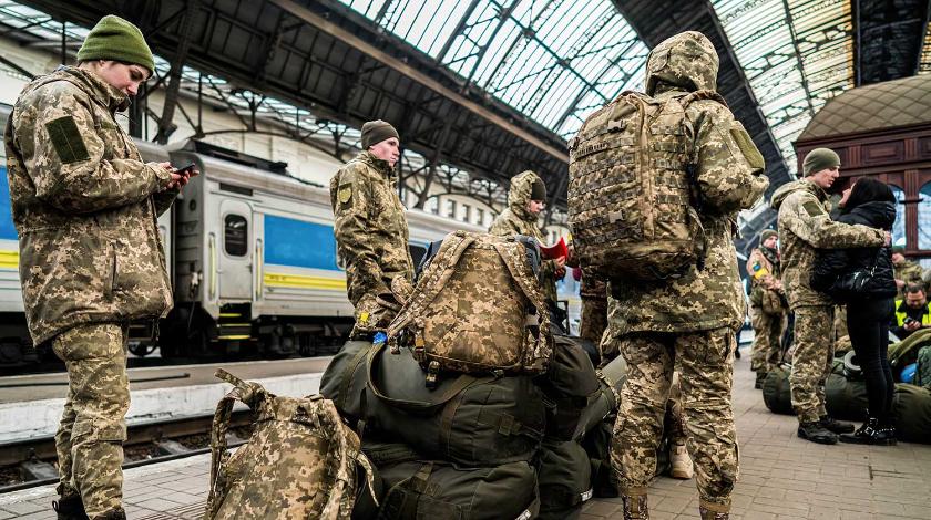 Украина перебрасывает военных под прикрытием красного креста - видео