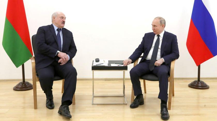Лукашенко выпросил у Путина погоны полковника