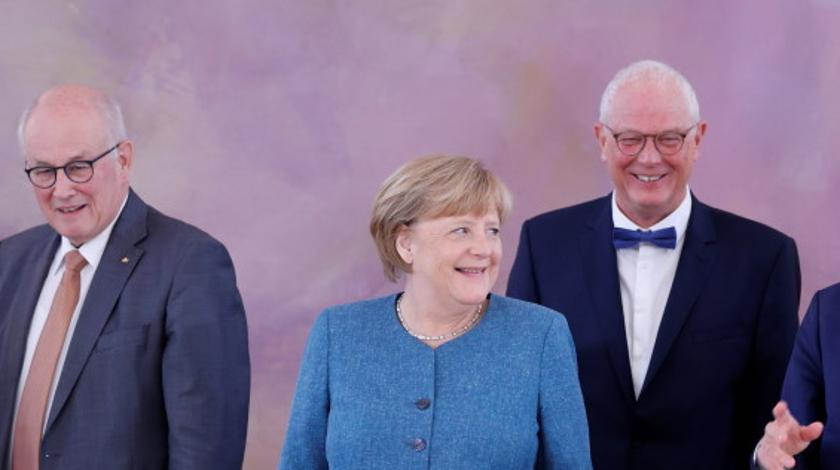 "Чудовищно поплохела": после ухода на пенсию Меркель стало не узнать