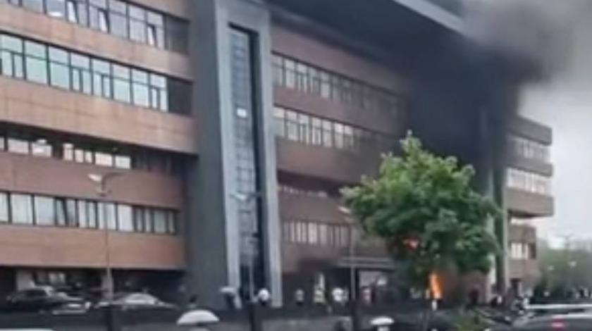 Московский бизнес-центр охватил мощный пожар - видео