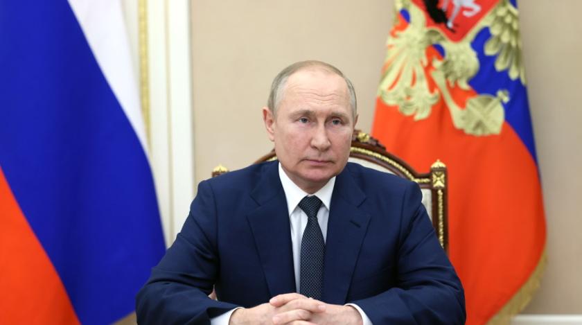 Путин обязал чиновников отдавать дорогие подарки государству