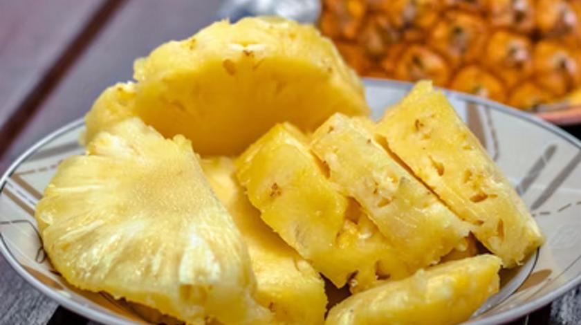 Индейка с ананасами: простой рецепт сочного летнего блюда